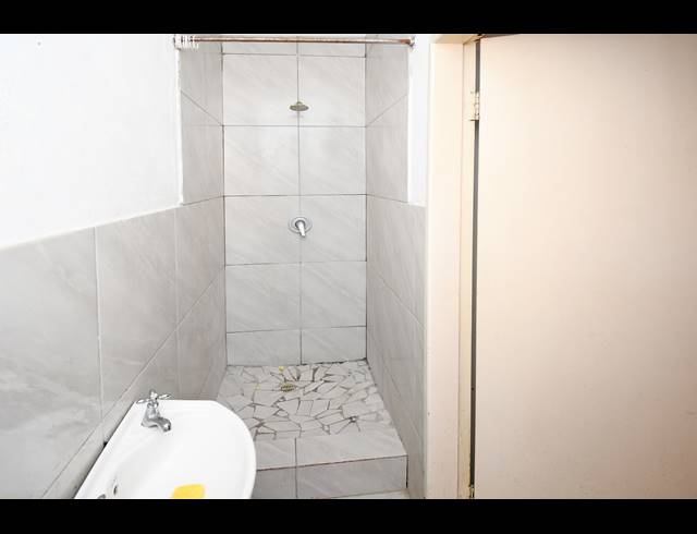5.5 BEDROOM HOUSE FOR SALE IN HURST HILL